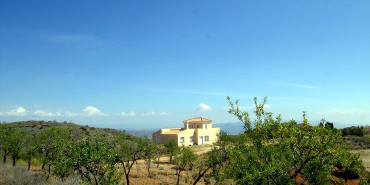Se vende villa casi terminada en Bedar, zona espectacular