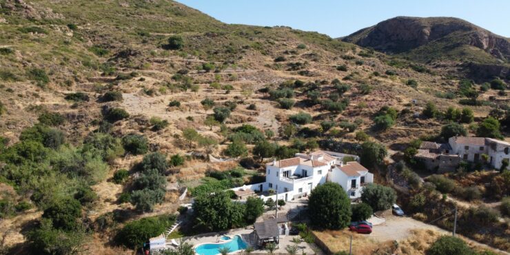 Charming country property in the hills of Bedar with second house and pool