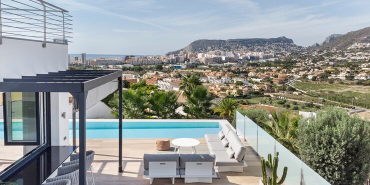 Sustainable Luxury in Calpe: A Contemporary Villa with Stunning Mountain and Sea Views